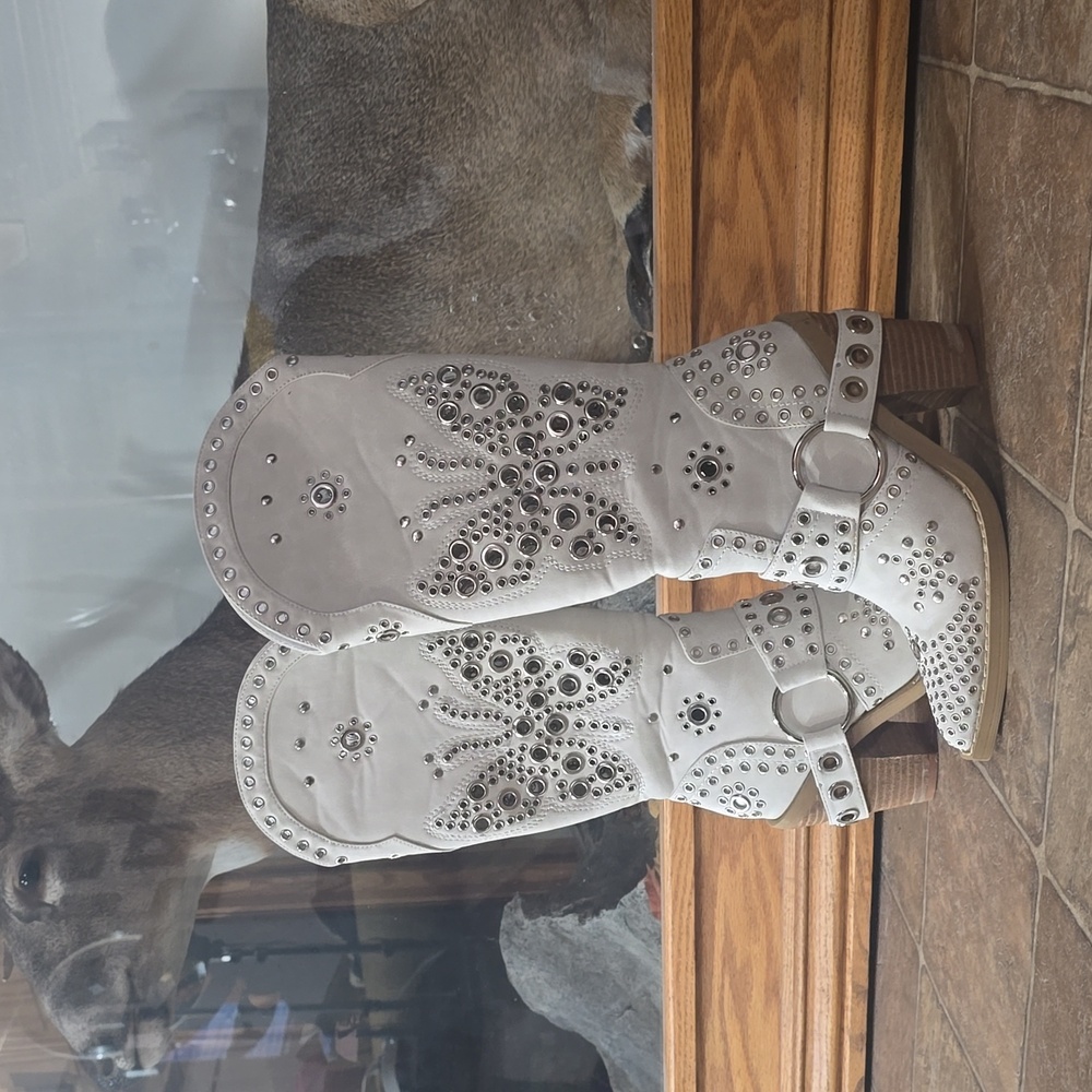 6W Heeled Boots